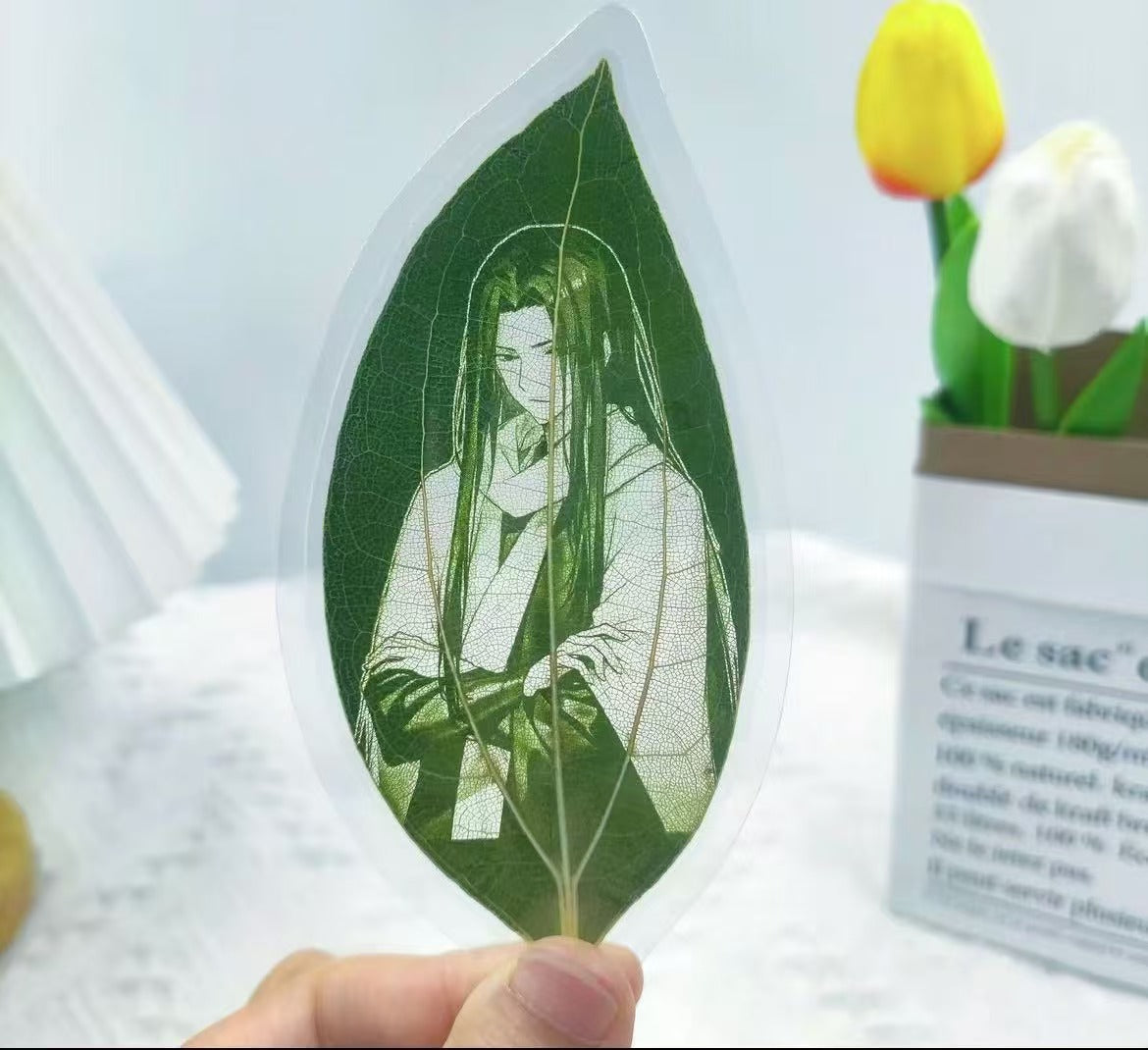 A bookmark carved out of leaves:Fangyuan